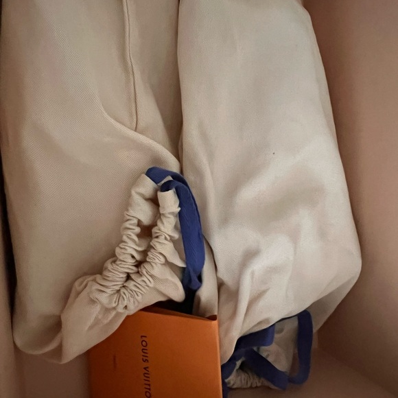 LOUIS VUITTON SNEAKERS - Picture 7 of 7